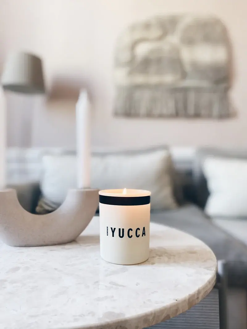 Scented_candle_-_Yucca-Fragrance-197-00_Neutral_No_color-1_800x.webp