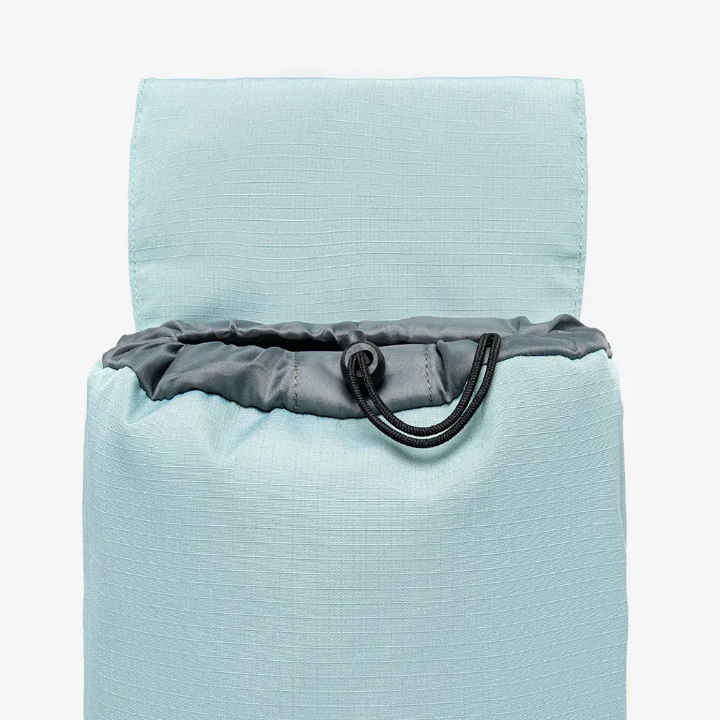 Scout-Mini---Sky-Blue---Cierre.webp