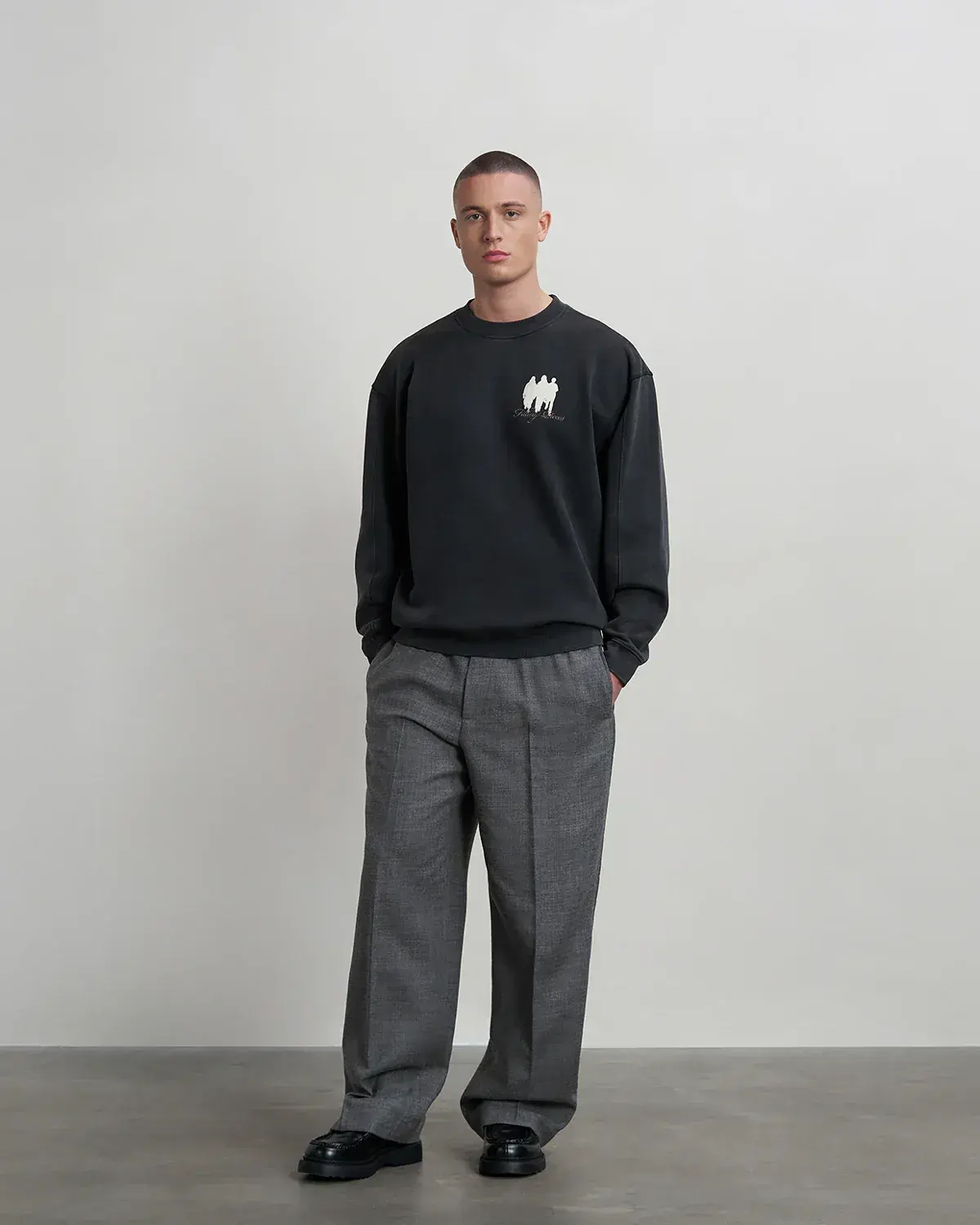 Sweatshirt_United_by_Generations_Vintage_Black-0.webp