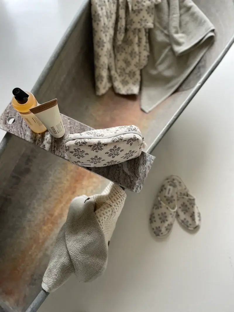 Terry_hand_towel-Organic_textiles-589-01_Light_Stone-2_800x.webp