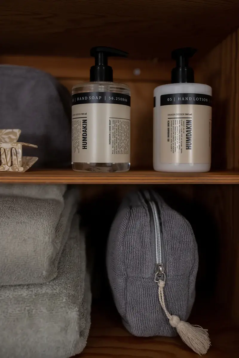 Terry_toiletry_bag-Accessories-574-019_Stone-3_800x.webp