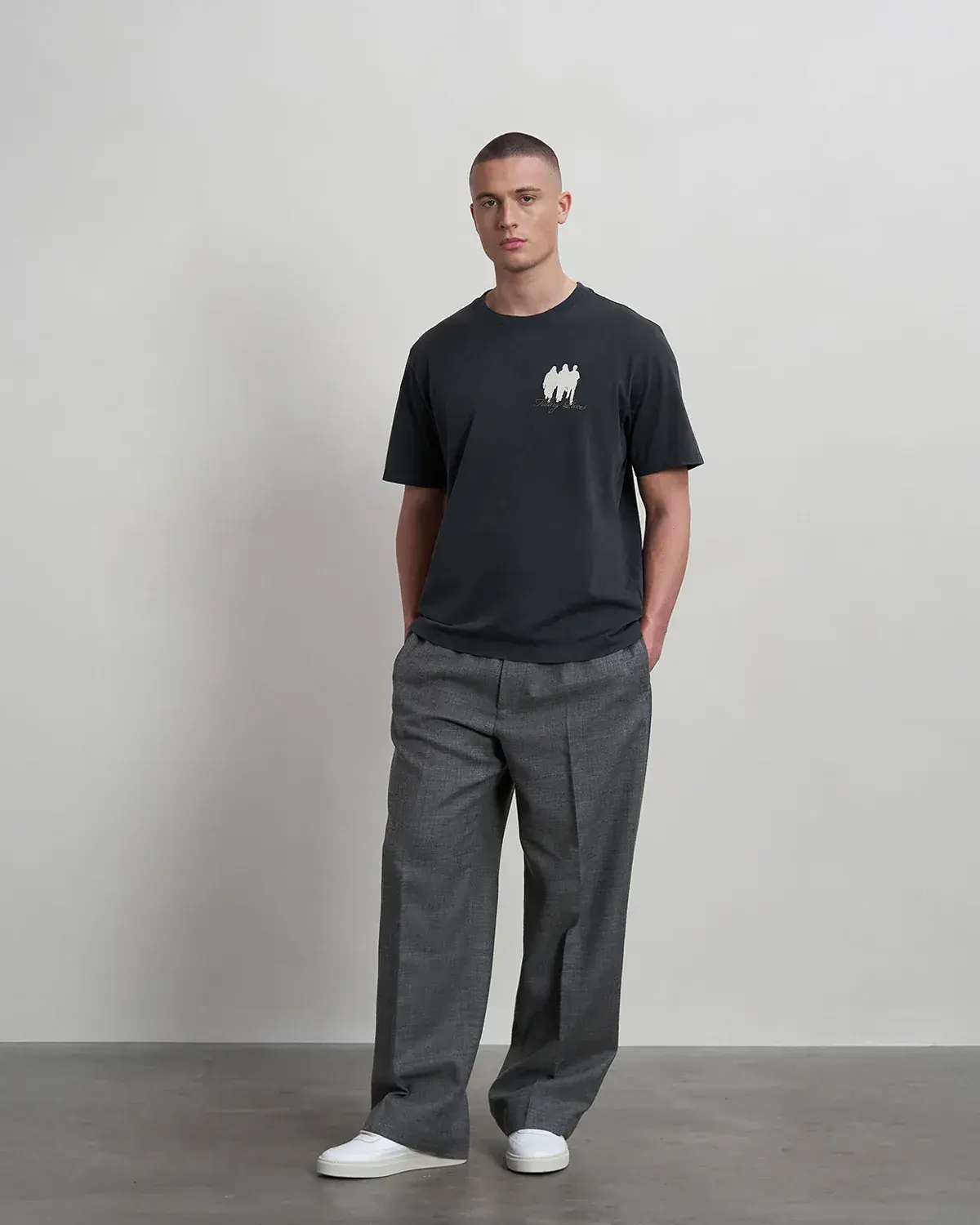 Tshirt_United_by_generations_Vintage_Black-0_1.webp