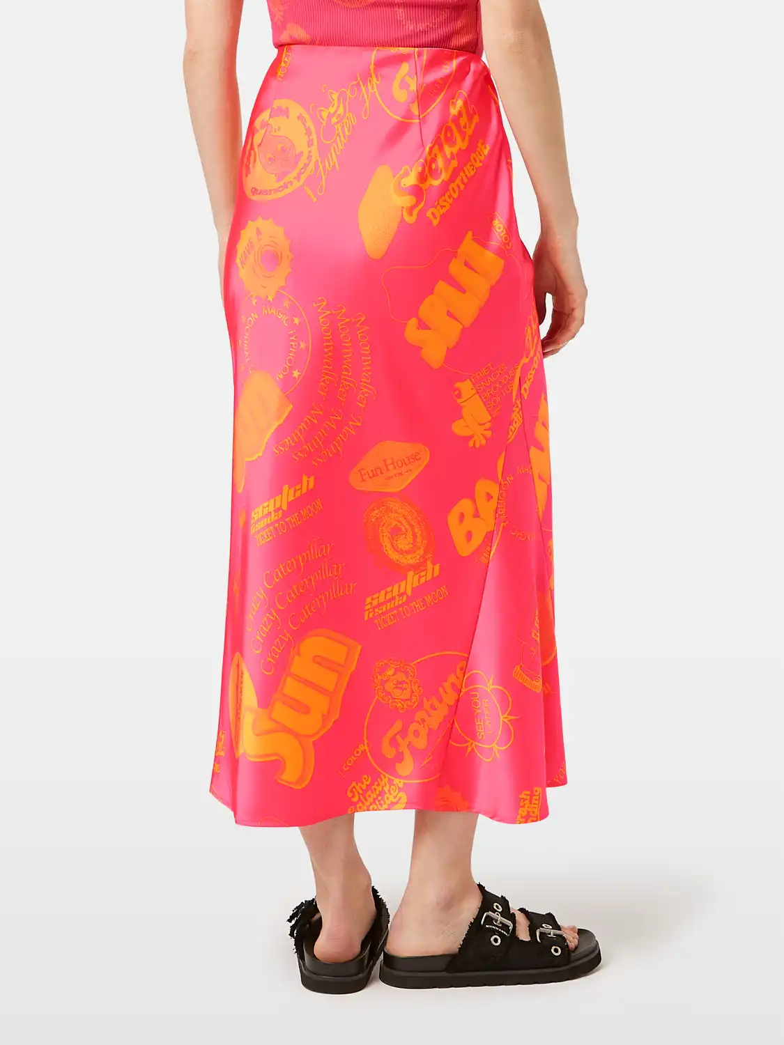 UFS00597M_U637_MDL_CRP_BCK.png