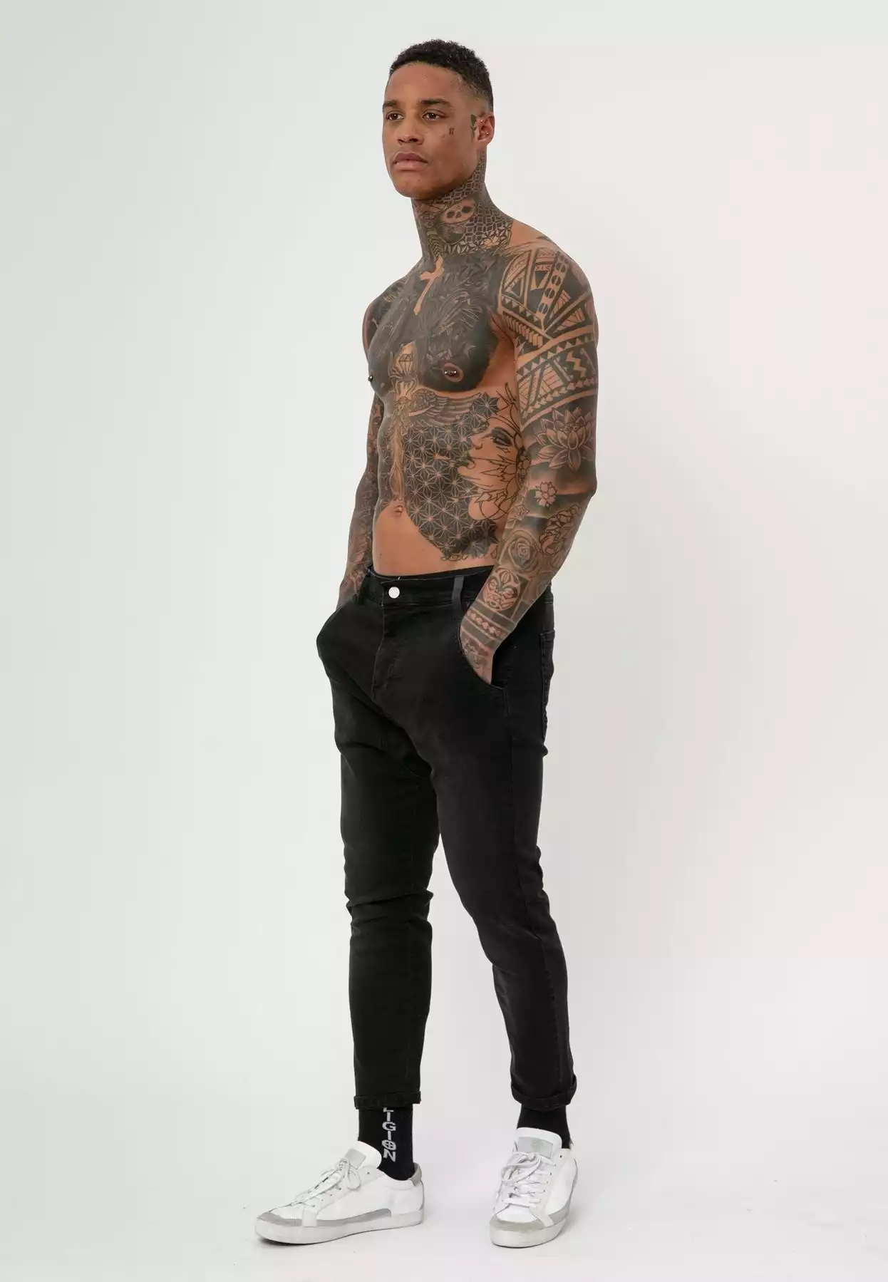 Vel6dZfURjSvx03UpwWR_MCEREP81-BLACK-FOG-2_83e667e6-f9e9-4c0b-bb05-65d09f7432ad_1246x1799.jpg