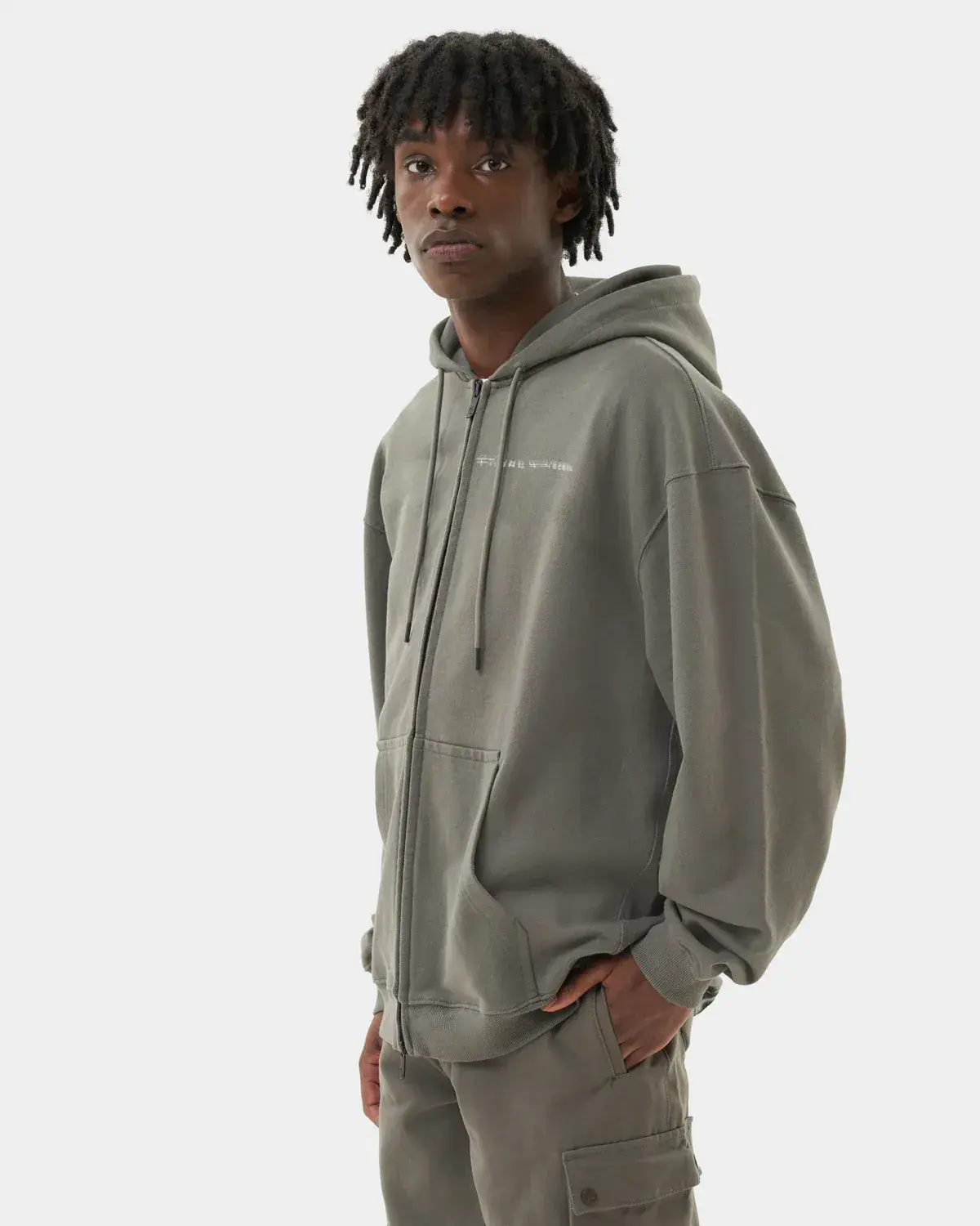 Zip_hoodie_Chrome1354_76b1ee43-e280-4607-b270-34c79eef65ea.webp