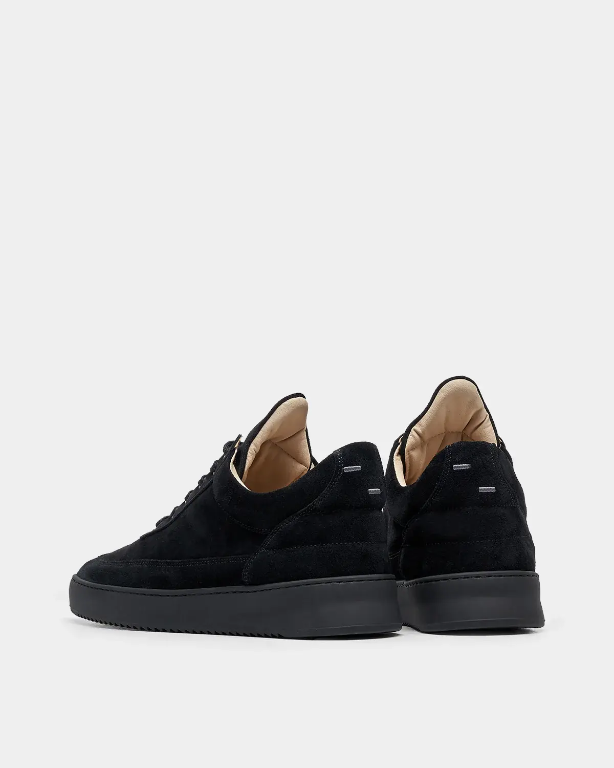 allblack-3.webp