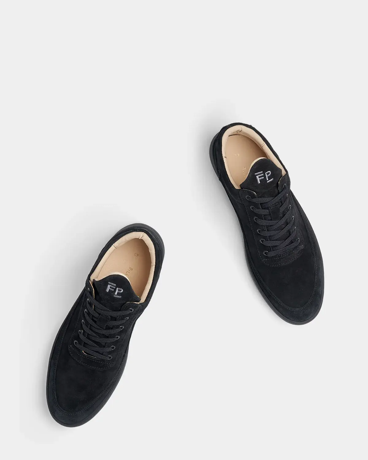 allblack-4.webp