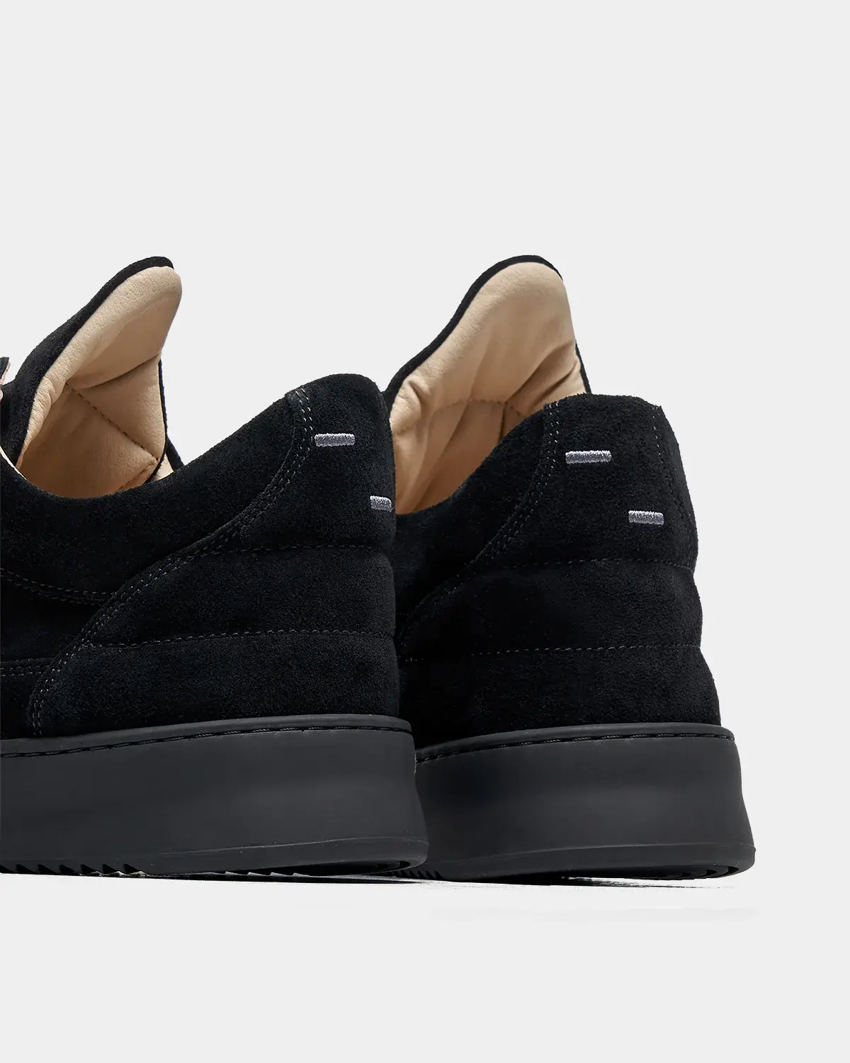 allblack-5.webp