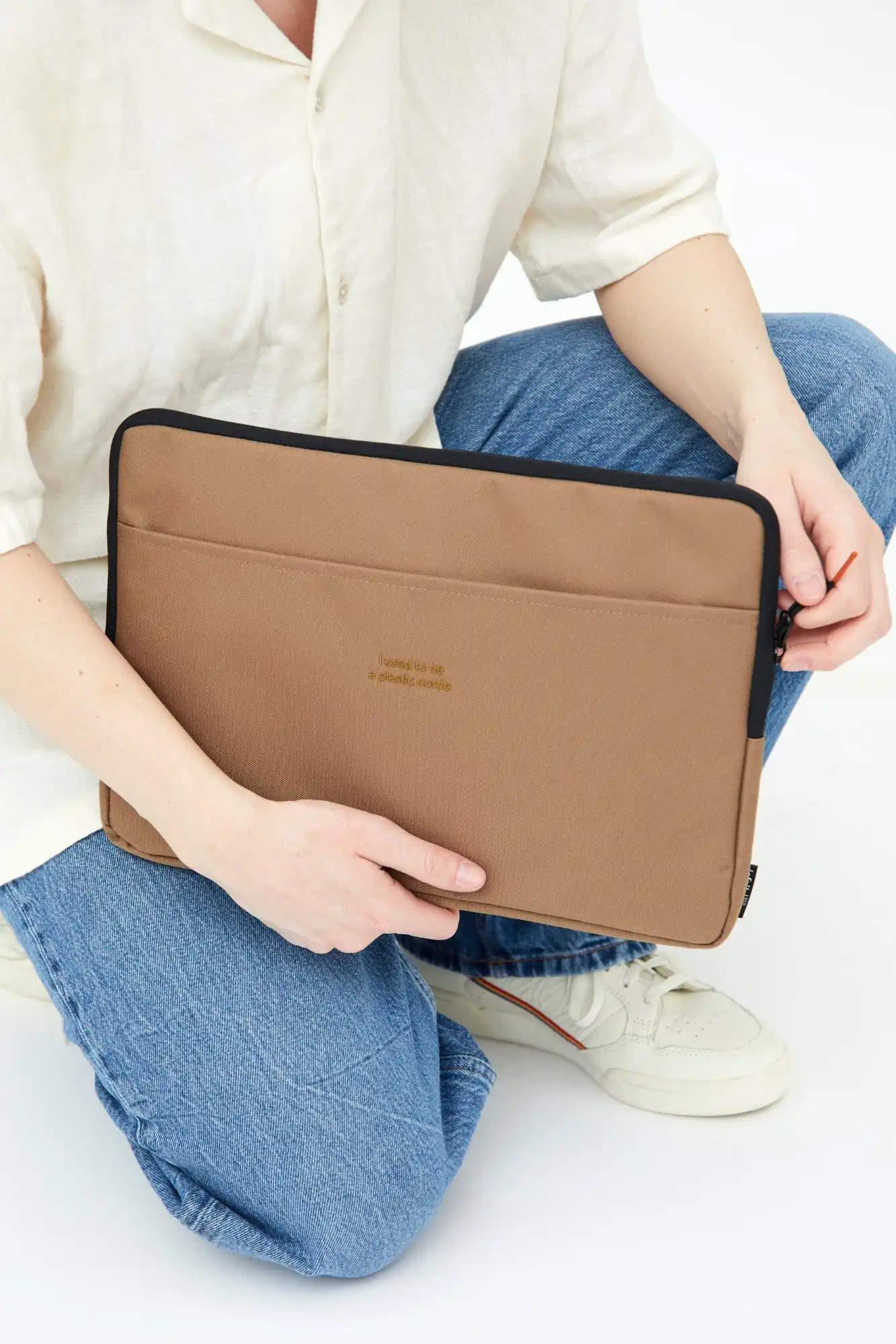 capture-laptop-case-13-camel-51134655889752.jpg