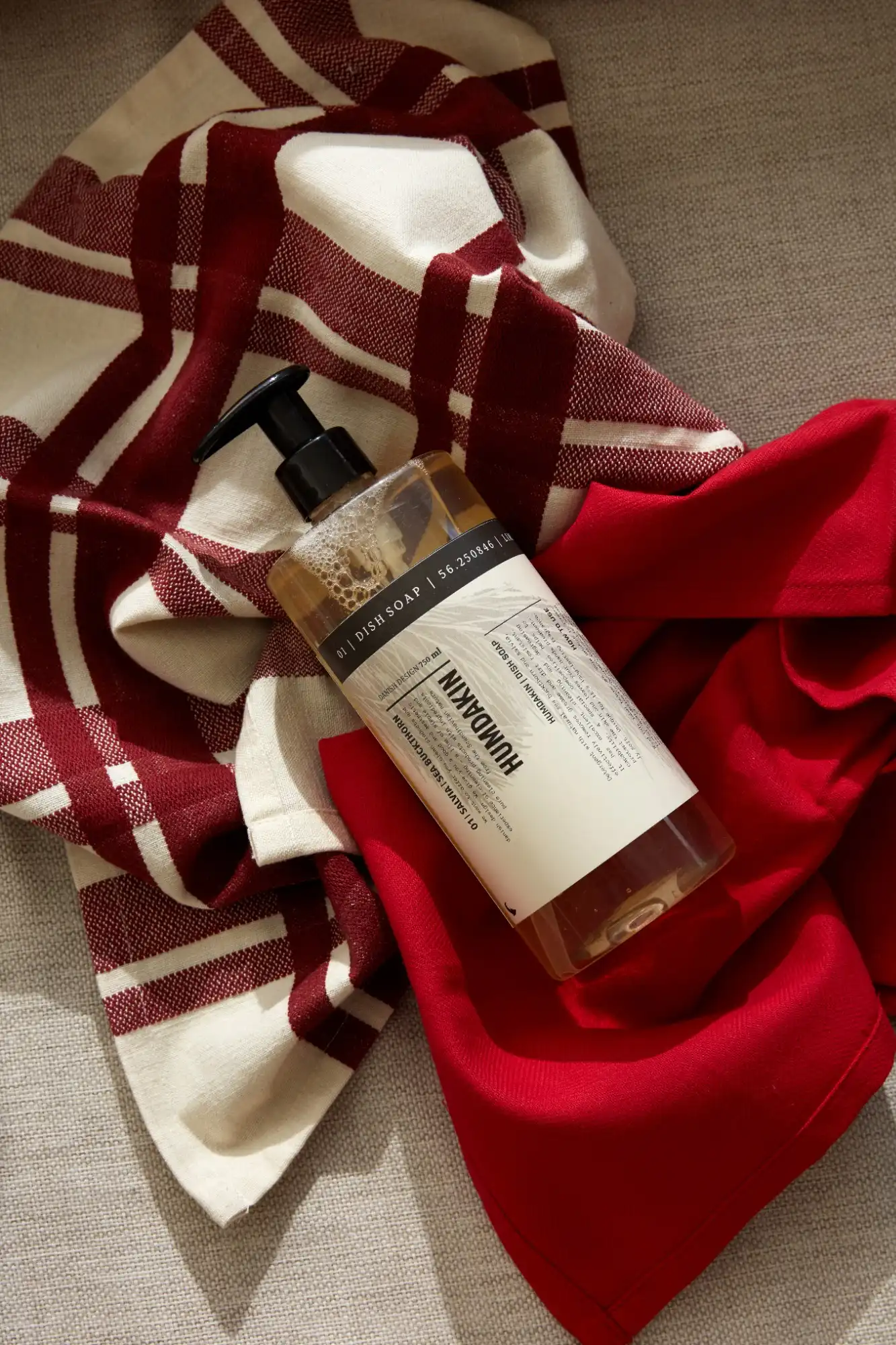 humdakin_christmas_sku547_dish_soap_christmas_tea_towels.jpg