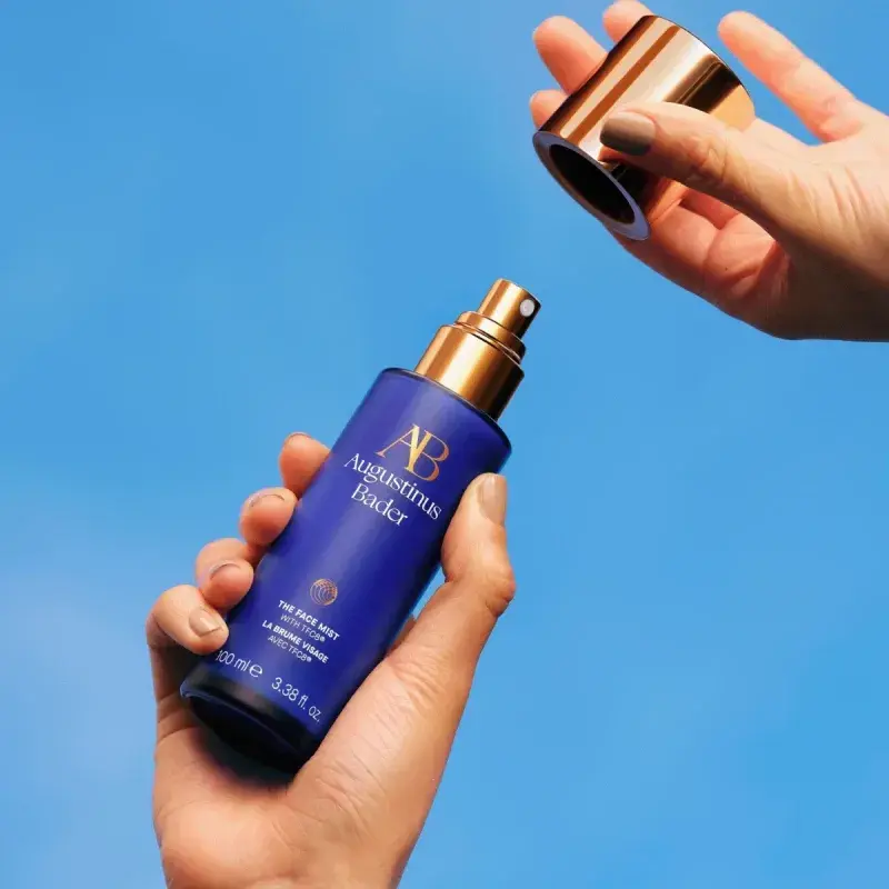 the-face-mist-lifestyle2.webp