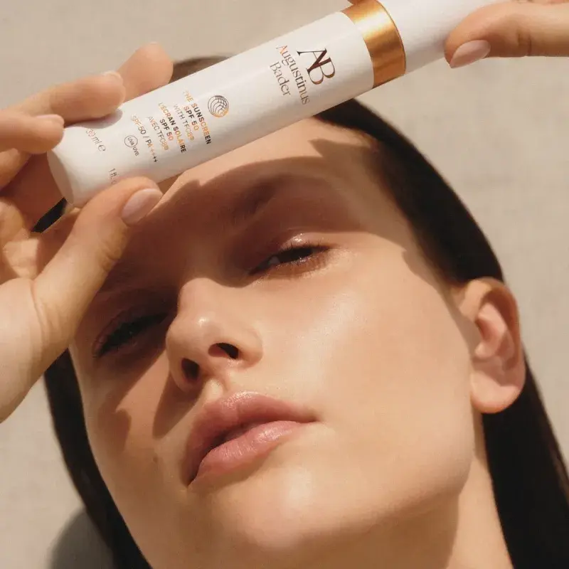 the-sunscreen-spf-carousel-model1.webp
