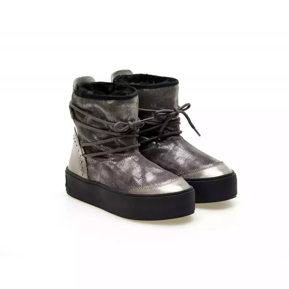 boot sneakers